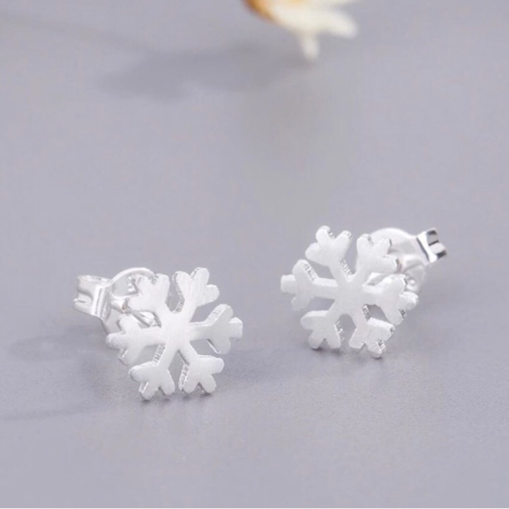925 Sterling Silver Minimalist Snowflake Earrings - Picture 2 of 5
